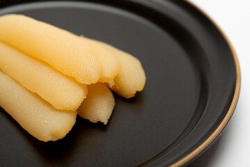 お皿に盛り付けた数の子