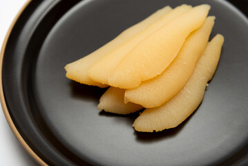 お皿に盛り付けた数の子