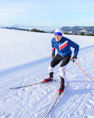dynamisches Ausdauertraining auf Langlauf-Skiern