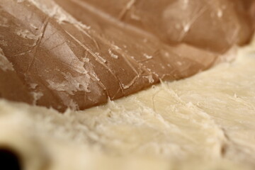 Removing baking paper from dough sheet