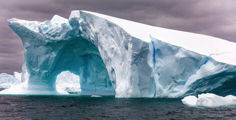Images of ice bergs in Antartica