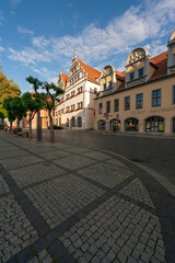 Der Marktplatz mit schönen Bürgerhäusern in Naumburg/Saale an der Straße der Romanik,...