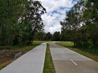 Obraz premium Beautiful view of a park with double trail, cycling and walking trail running along side by side, Rydalmere, Sydney, New South Wales, Australia 