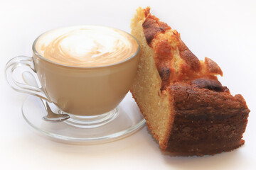 TAZZA DI CAPPUCCINO E TORTA, CUP OF CAPPUCCINO AND CAKE