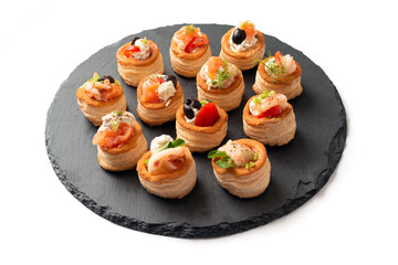 Vassoio di vol au vent con farciture varie