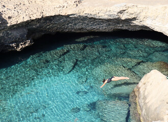 TUFFO NEL MARE CRISTALLINO