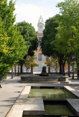 Obraz premium Ville de Gémenos, jardins de l'Hotel de Ville et plan d'eau, département des Bouches-du-Rhône, France