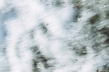 Arrière plan abstrait avec des couleurs sombres floues - Mouvement de l'eau dans une cascade