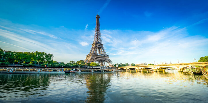 eiffel tour over Seine river