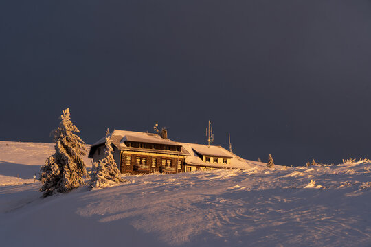 Belchen im Schwarzwald im Winter Sonnenaufgang