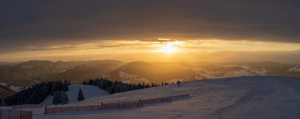Belchen im Schwarzwald im Winter Sonnenaufgang