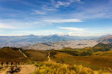 El volcán Cotopaxi tomado desde el mirador del teleférico. Quito - Ecuador