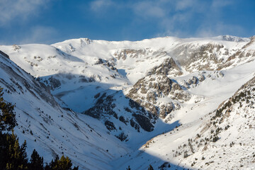 Fototapeta na wymiar Mountains in the Pyrenees in Andorra in winter with lots of snow