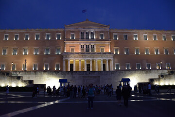 Obraz premium Vista de los principales monumentos y sitios de Atenas (Grecia). Parlamento Heleno o Consejo de los Helenos