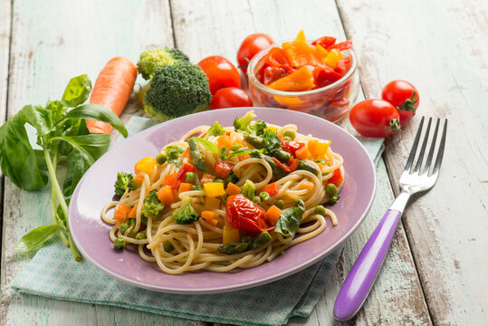 vegetarian spaghetti with mixed vegetables