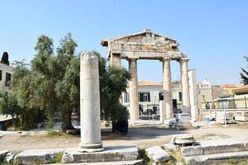 Fototapeta na wymiar Vista de los principales monumentos y sitios de Atenas (Grecia). Ágora romana.