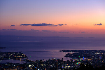 Fototapeta na wymiar 摩耶山掬星台からの神戸市街夕暮れ。街の灯が灯りだし百万ドルの夜景がみられるとき