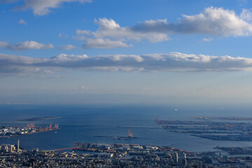 兵庫県神戸摩耶山掬星台から見た市街地。やがて陽が落ちようとしている少し前の時間マジックアワーである。もうすぐ百万ドルの夜景が見られる