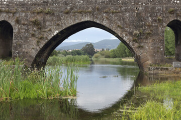 Fototapeta na wymiar Old stone river brige arch