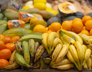 Fototapeta na wymiar fresh fruits at the grocery store