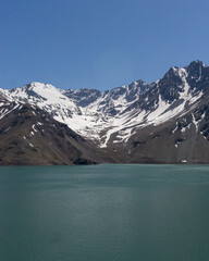 Fototapeta na wymiar Impressive vertical photo of the Embalse El Yeso, located in San Jose de Maipo known as El Cajon del Maipo in the Andes Mountains, Chilean Patagonia