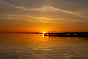 Fototapeta na wymiar sunset over water