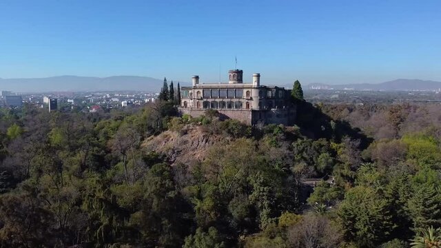 Castillo de Chapultepec de la Ciudad de México desde una vista aérea con drone