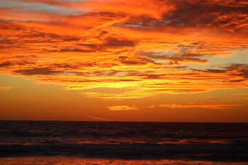 Fototapeta premium Glowing sky after the sun sets on the beach in Malibu California