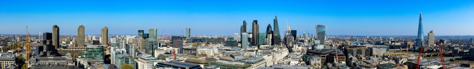 Fototapeta na wymiar Panoramic Cityscape and Skyline of London, England