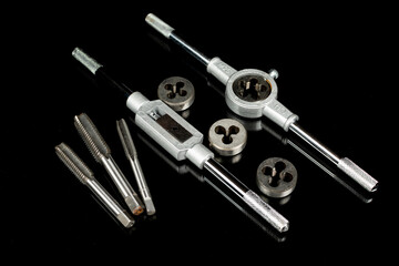 special tool for repairing threaded connections