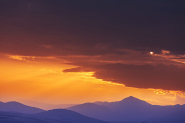 Obraz premium Mountains on sunset