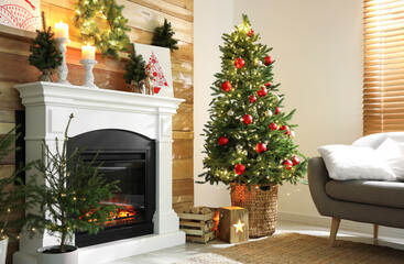 Fototapeta premium Fireplace in beautiful living room decorated for Christmas