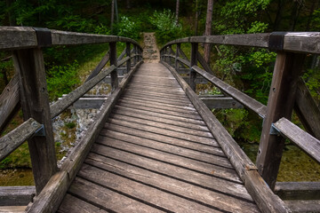 Fototapeta na wymiar wodden bridge over a torrent while hiking