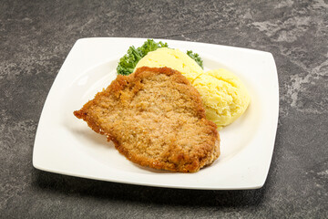 Crispy chicken schnitzel with mashed potato