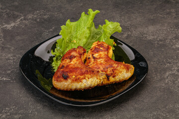 Roasted chicken wings with spices