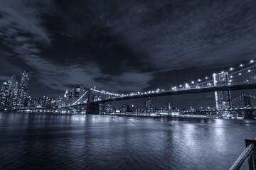 Fototapeta na wymiar Skyline of Manhattan and Brooklyn bridge, night view