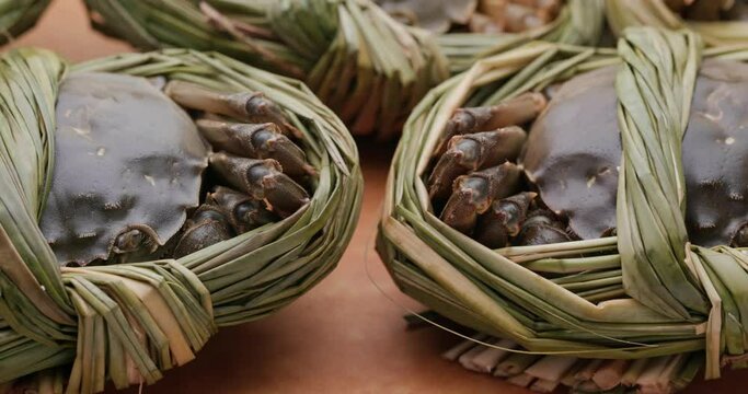 Fresh raw Chinese mitten crab