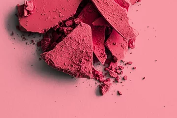 Fototapete Für Sie Rotes Lidschattenpulver als Make-up-Palettennahaufnahme, zerkleinerte Kosmetik und Schönheitstexturen