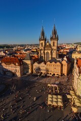 Obraz premium Old Town Square (Staroměstské náměstí) in Prague at sunset