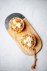 Mini apple crumble pie