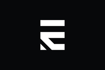 Fototapeta ER logo letter design on luxury background. RE logo monogram initials letter concept. ER icon logo design. RE elegant and Professional letter icon design on black background. R E ER RE obraz
