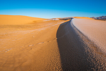 Fototapeta na wymiar Reise durch die unglaubliche Wüste der Mongolei