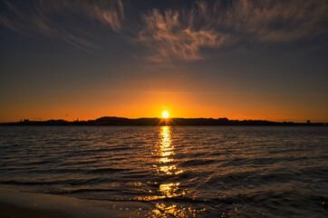Naklejka premium Sommenuntergang Strand Hasselfelde