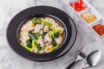Noodles with Pork in Gravy Sauce