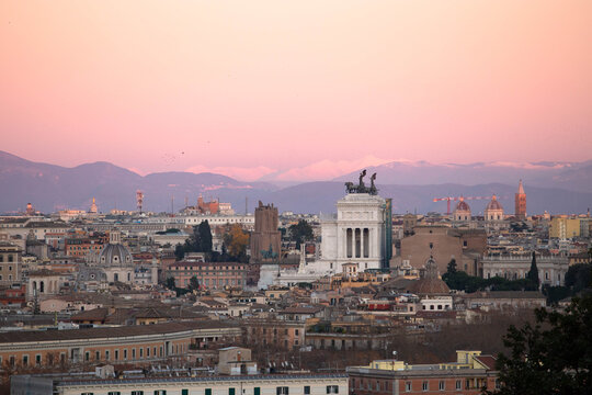 Tramonto su Roma visto dal Gianicolo. 