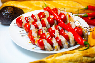 Shrimp skewers with cocktail tomatoes, raw, Black Tiger