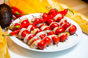 Shrimp skewers with cocktail tomatoes, raw, Black Tiger