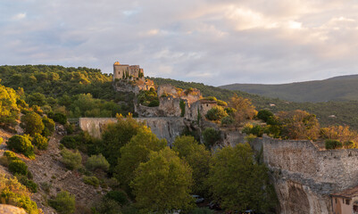 Fototapeta na wymiar St Saturnin les Apt-Village-Provence (2)