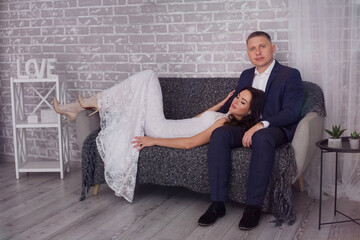 Obraz premium Beautiful groom and dride in the wedding day