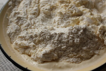 
Flour added to the dough on top